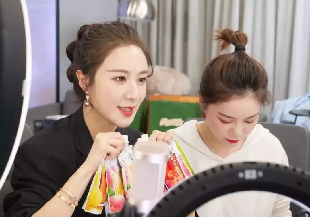 直播带货全网最低价虚假宣传_ks低价下单平台-免费涨10000粉丝网站-快手涨粉丝_直播带货价格战原因